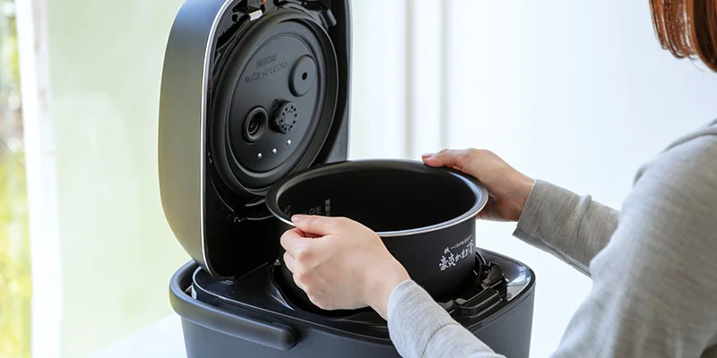 zojirushi-nw-pt-cac-chi-tiet-thao-lap-de-dang